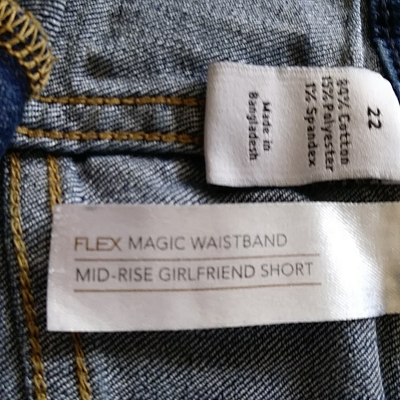 Lane Bryant Mid-Rise Girlfriend Short Flex Shorts - Picture 4 of 12